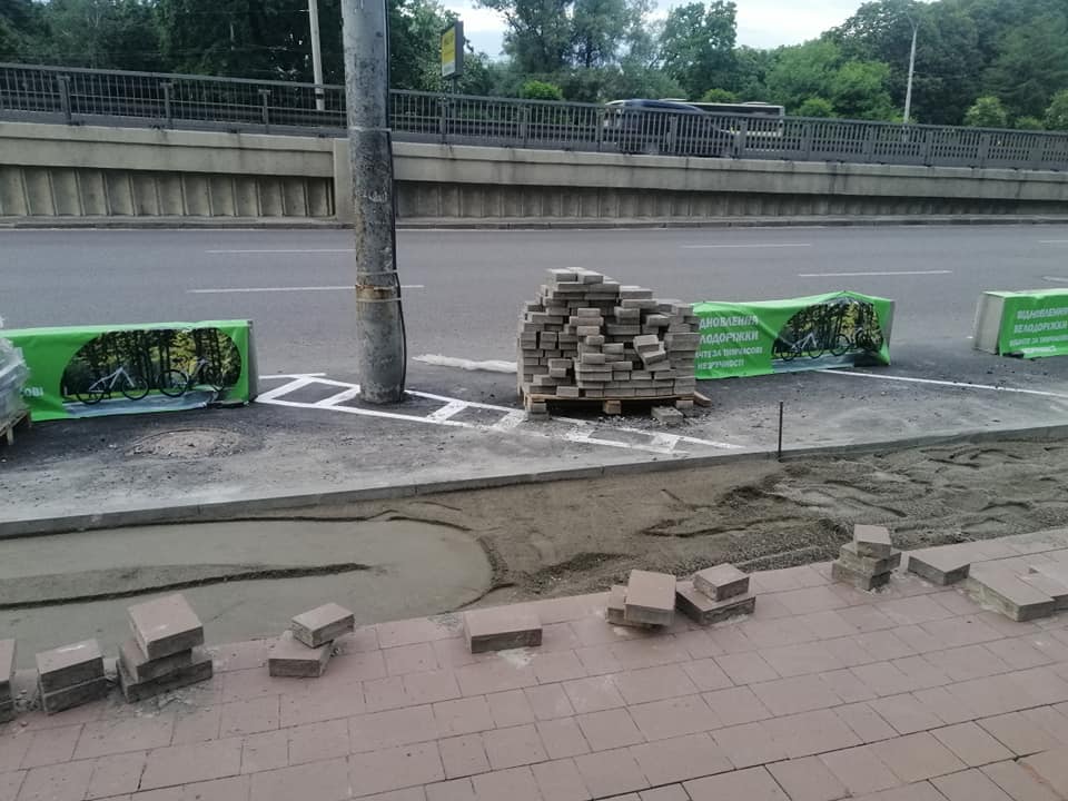 Строительство велодорожки проспекте Победы 67 (Фото – Оксана Марюк Facebook)