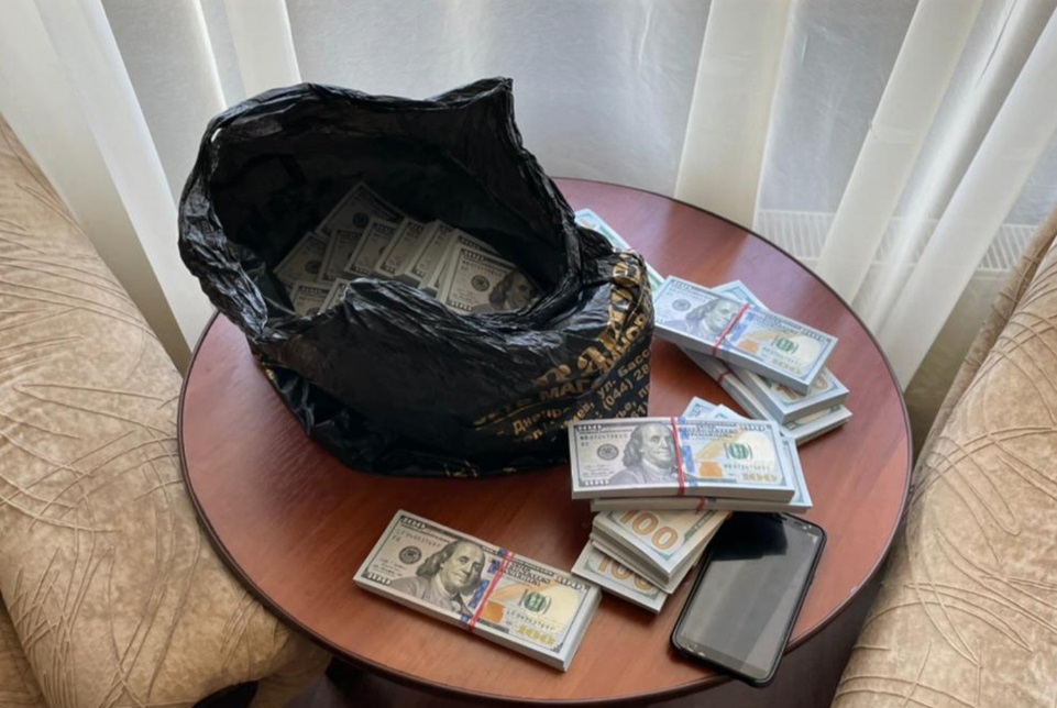 250 000 долларов США (Фото – СБУ) СБУ: На оборонном предприятии хотели за $2 млн продать в Азию секретные разработки
