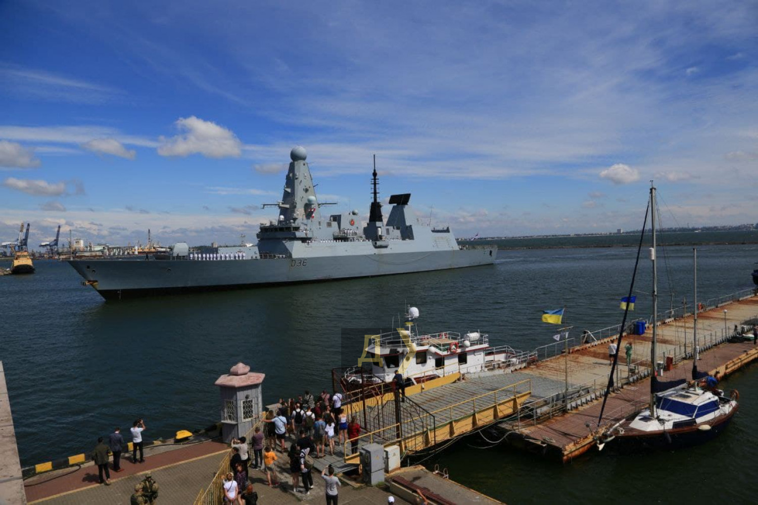 Корабль Великобритании HMS Defender D36 в Одессе (фото – Думская) В Одессу прибыли два боевых корабля НАТО – фото, видео