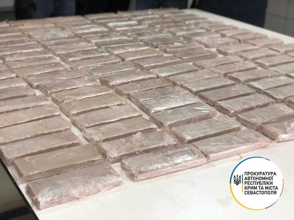 Героин, изъятый в рамках спецоперации Украины и Молдовы (фото 3 – пресс-служба АР Крым) Силовики Украины и Молдовы накрыли наркосеть: изъято героина на 300 млн грн – видео
