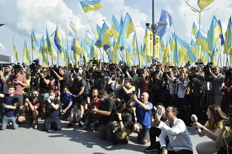 "Молодцы!" Как сборную Украины встречали в Борисполе после Евро-2020 – фото, видео