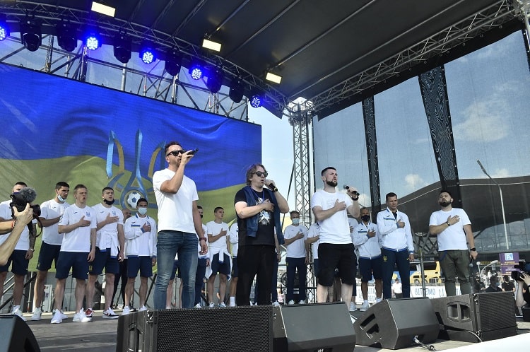 "Молодцы!" Как сборную Украины встречали в Борисполе после Евро-2020 – фото, видео