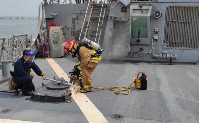 Американські військові моряки показали озброєння ракетного есмінця USS DDG71 Ross: фото