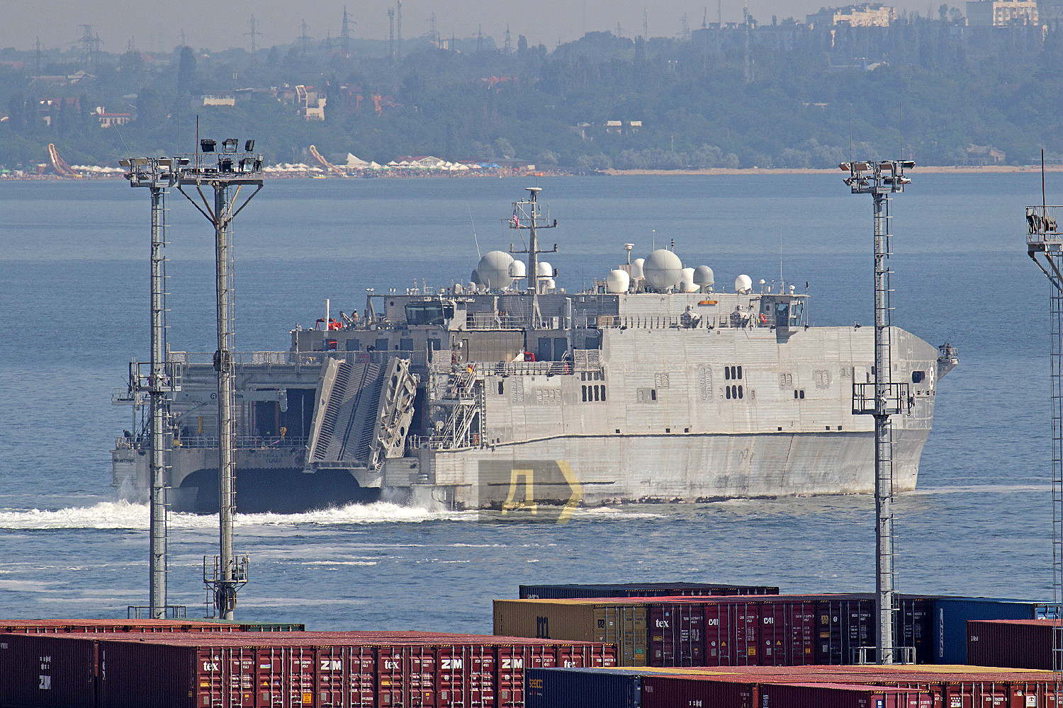 В Одесу зайшов високошвидкісний десантний катамаран ВМС США – фото