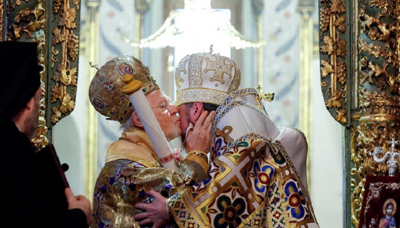 РПЦ вперше за бортом. Патріарх Варфоломій їде в Україну: навіщо і що це дає