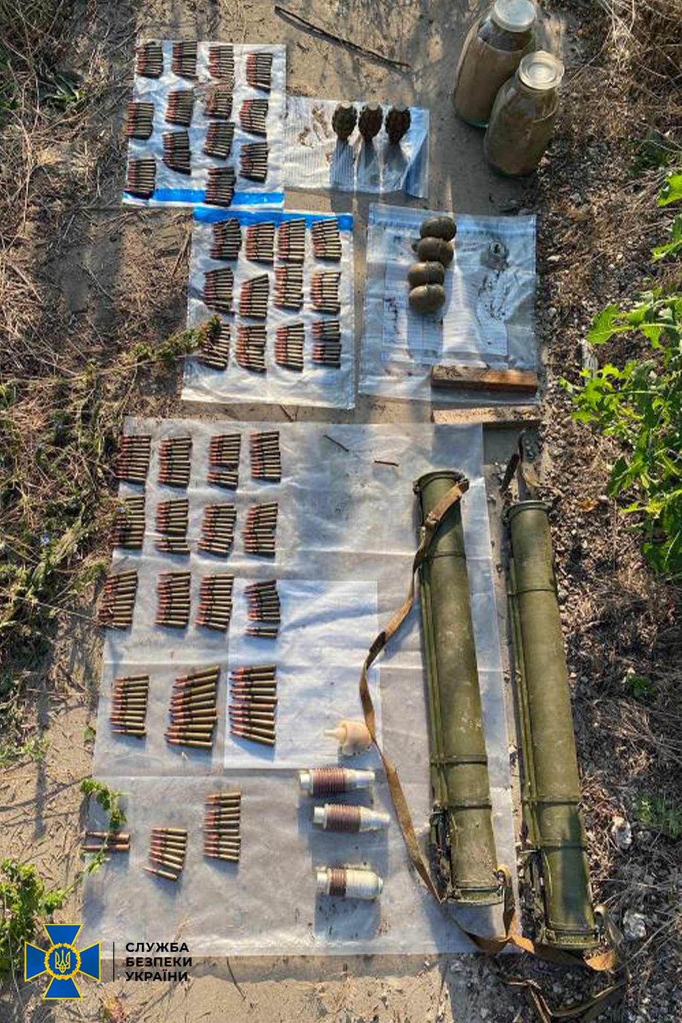СБУ знайшла схованки з вибухівкою біля аеропорту Запоріжжя і під Бердянськом – фото
