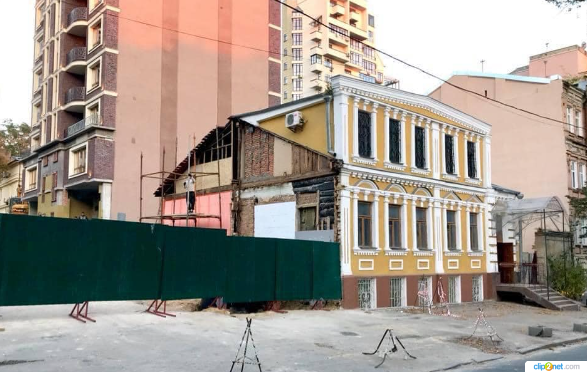 В центре Киева сносят историческое здание XIX века. Готовят место под ЖК: фото, видео 