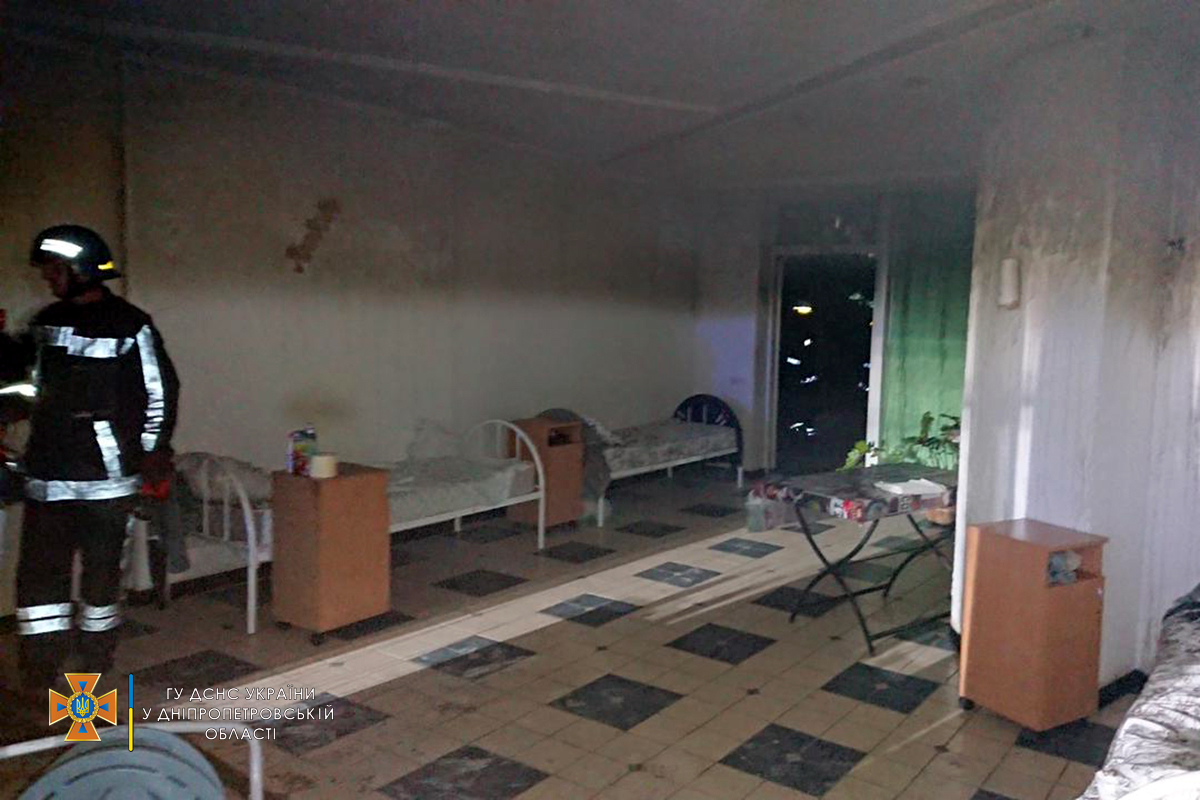 В Кривом Роге произошел пожар в доме престарелых: фото и видео