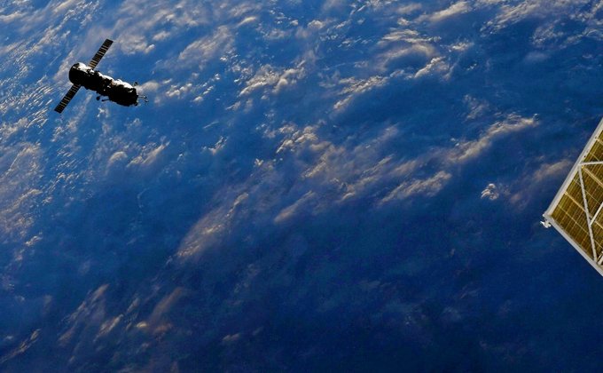 Разрушение российского Прогресса с модулем Пирс в атмосфере: фото с космической станции