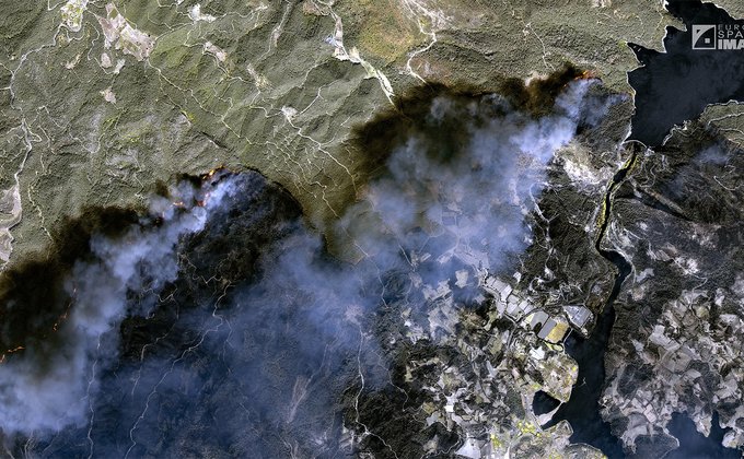 Горят турецкие курорты. Спутниковые снимки масштабных лесных пожаров: фото с высоты 770 км
