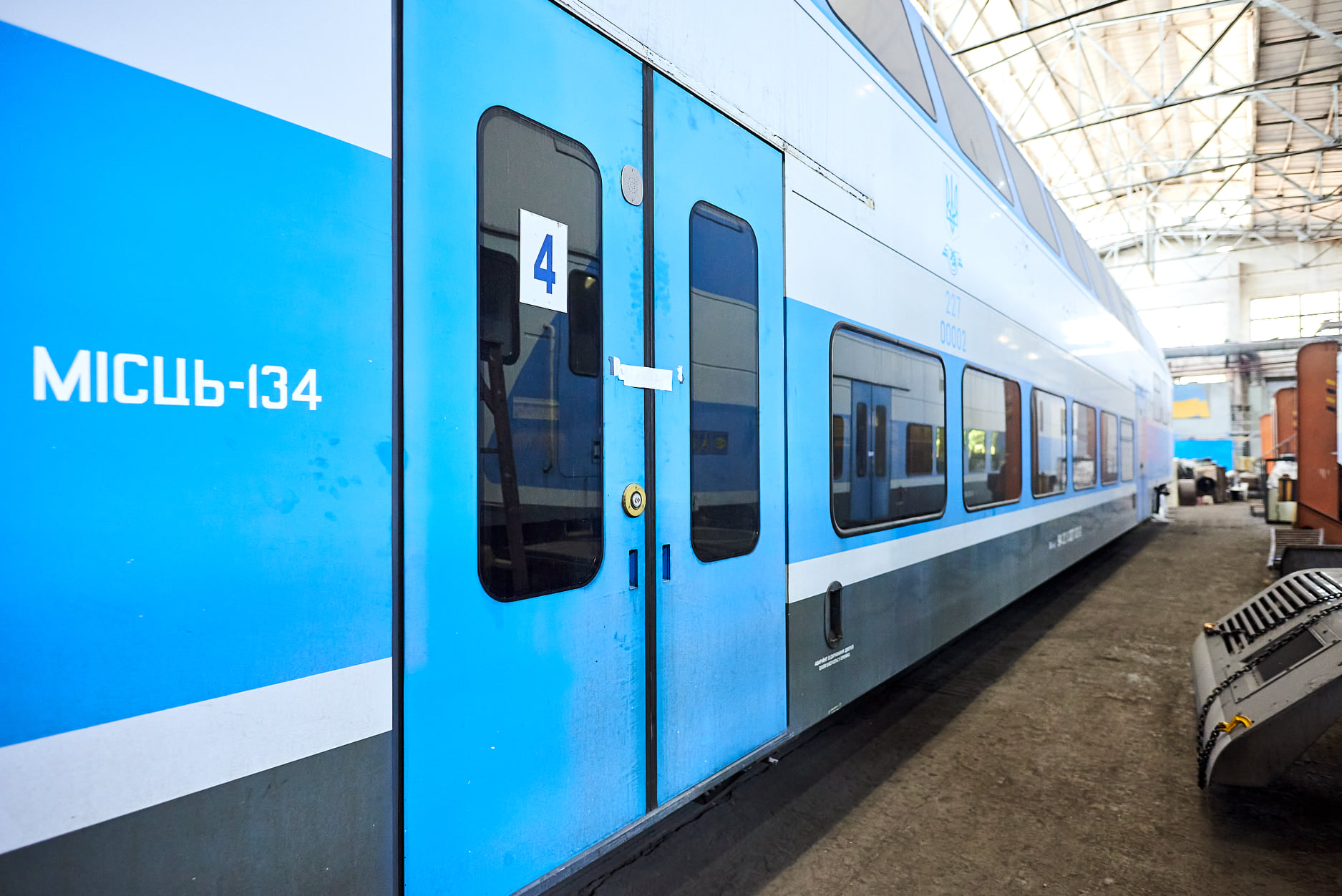 Укрзализныця запустит первый двухэтажный поезд Skoda к концу года: фото 