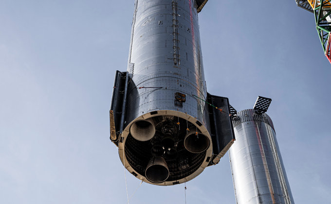 Самая большая ракета в истории. Посмотрите на исполина SpaceX в полной сборке – фото