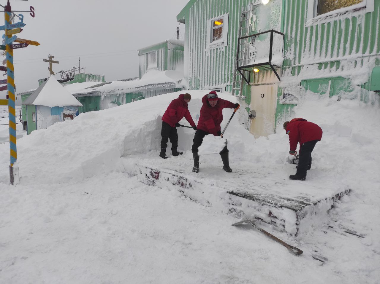 Українську станцію в Антарктиді накрила потужна заметіль
