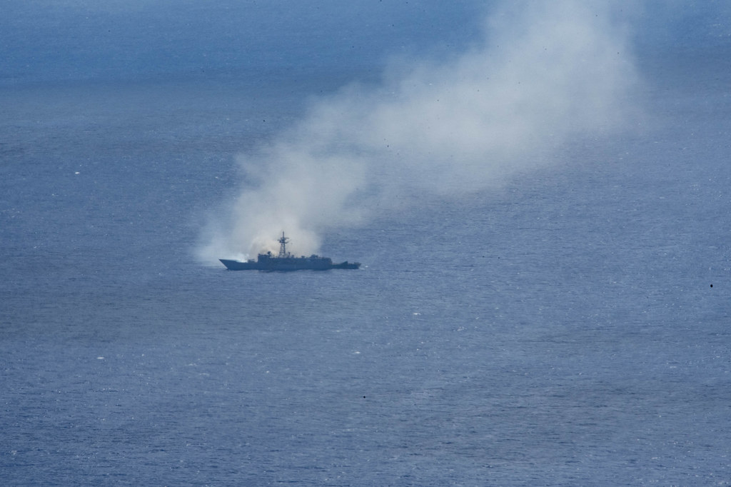 USS Ingraham во время уничтожения (Фото – Тихоокеанский флот США) США разбомбили последний построенный фрегат Oliver Perry. Такие хотели отдать Украине