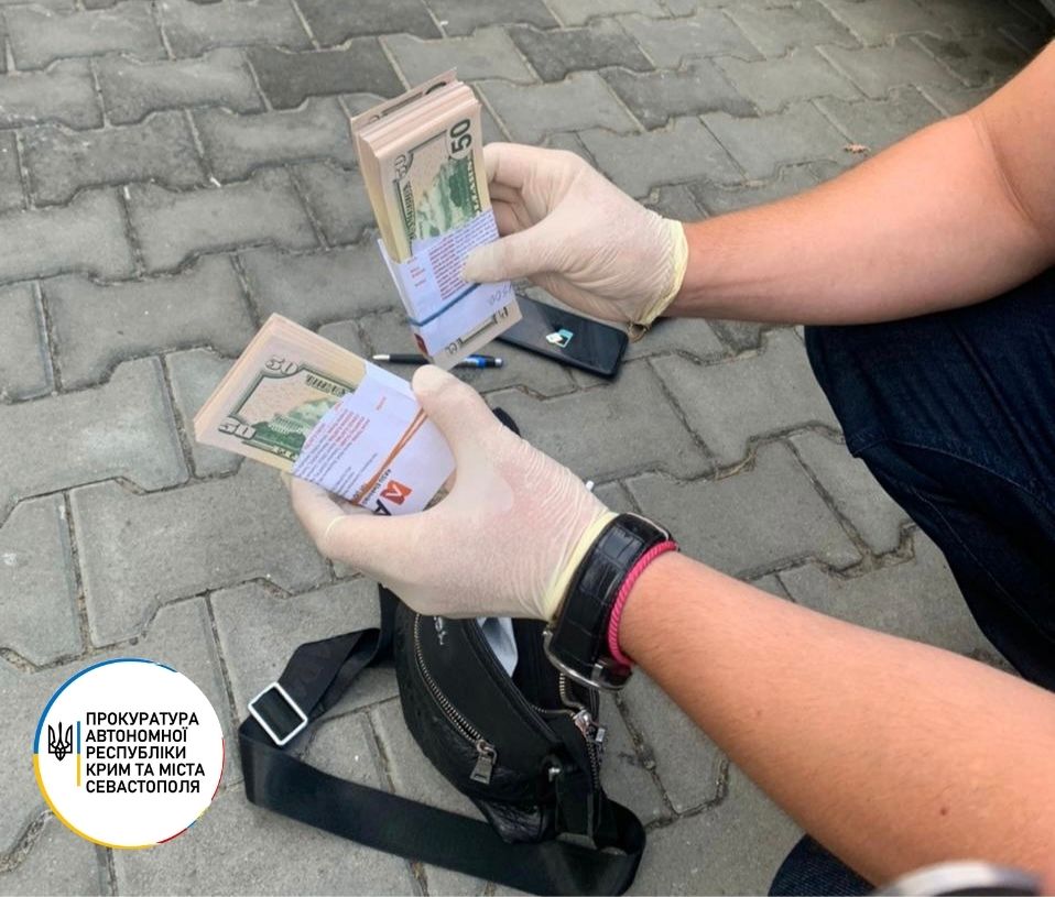 В Украину через Крым пытались переправить около $1 млн. фальшивых долларов (ФОТО) 7 В Украину через Крым пытались переправить около $1 млн. фальшивых долларов (ФОТО) 6