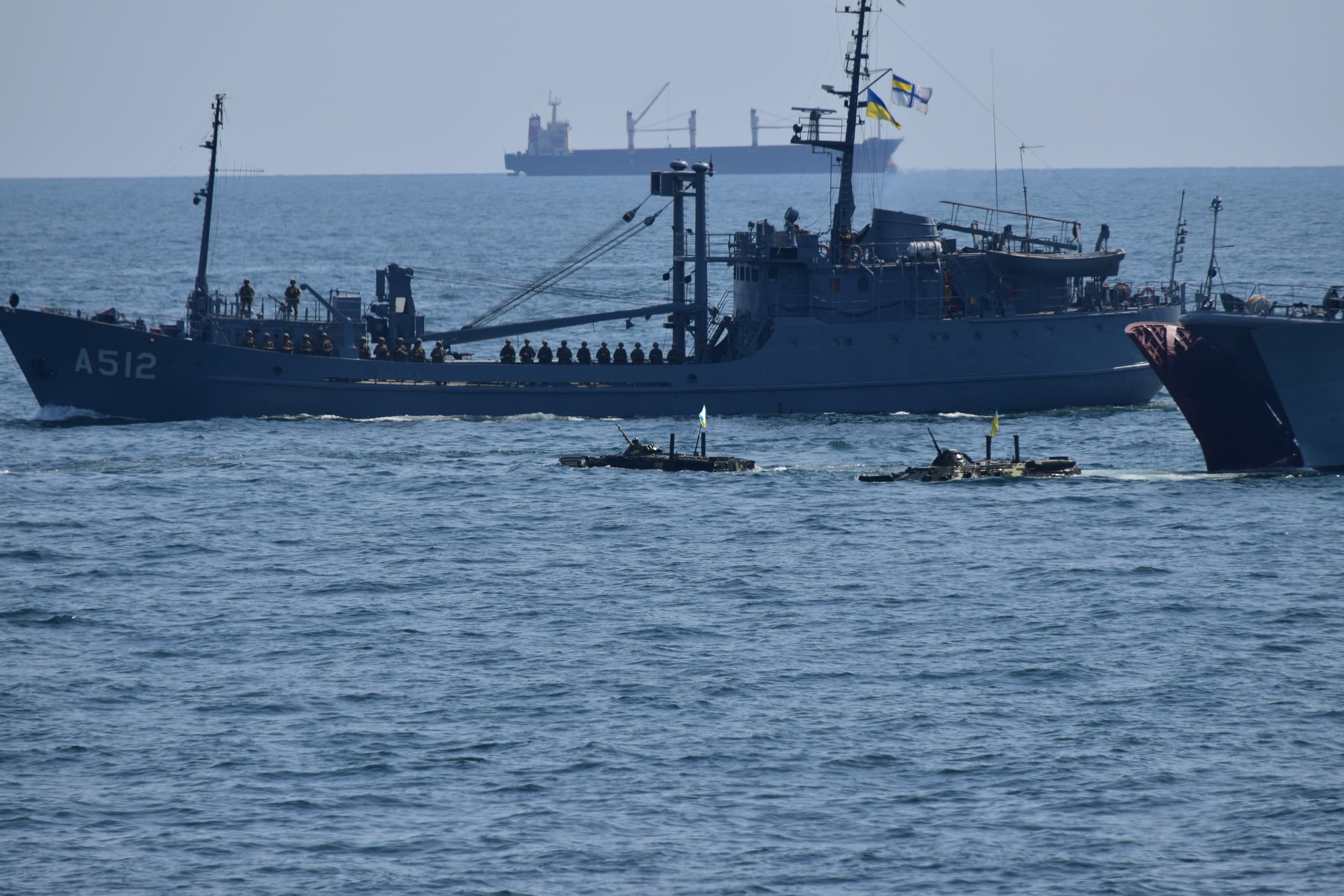 Фото: facebook.com/navy.mil.gov.ua ВМС взяли участь у морському параді в Одесі і вперше – на Дніпрі в Києві: фото, відео