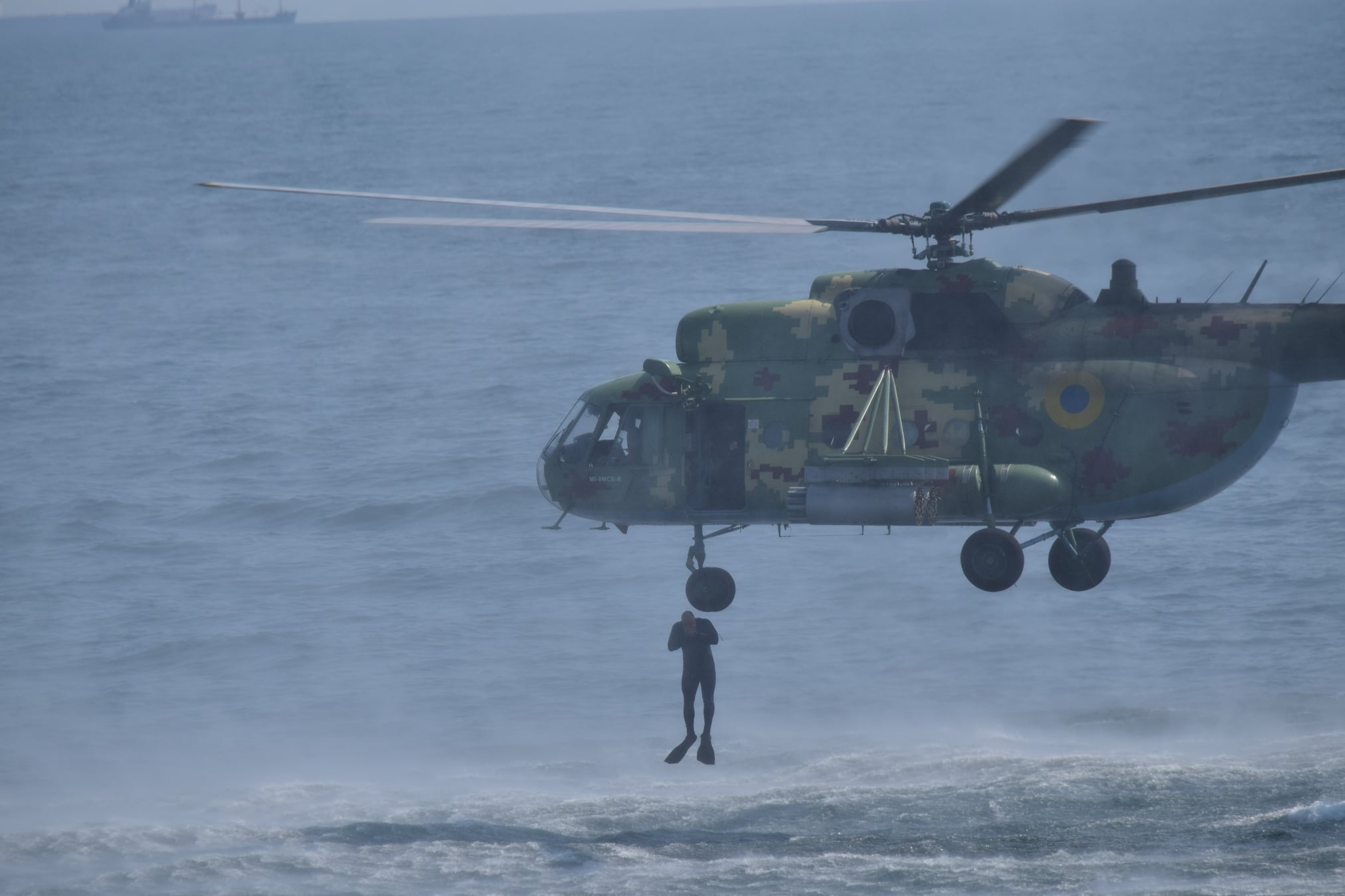 Фото: facebook.com/navy.mil.gov.ua ВМС взяли участь у морському параді в Одесі і вперше – на Дніпрі в Києві: фото, відео