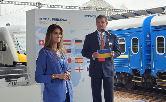 В Киеве представили электропоезд швейцарской Stadler для Укрзализныци: фото 
