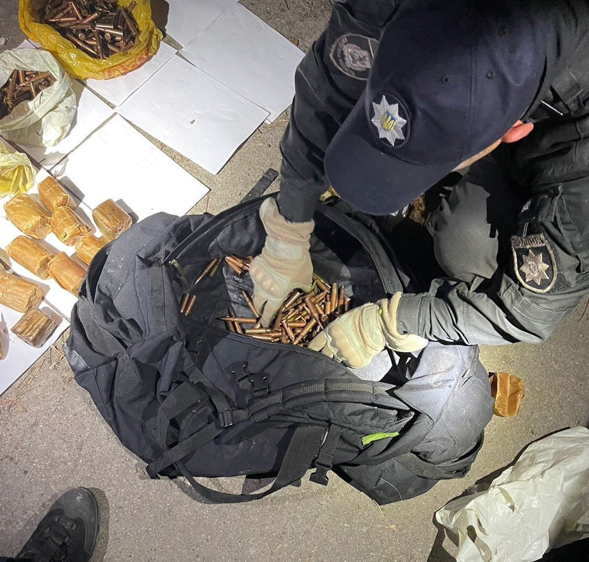 У Броварах знайшли схованку з боєприпасами: фото