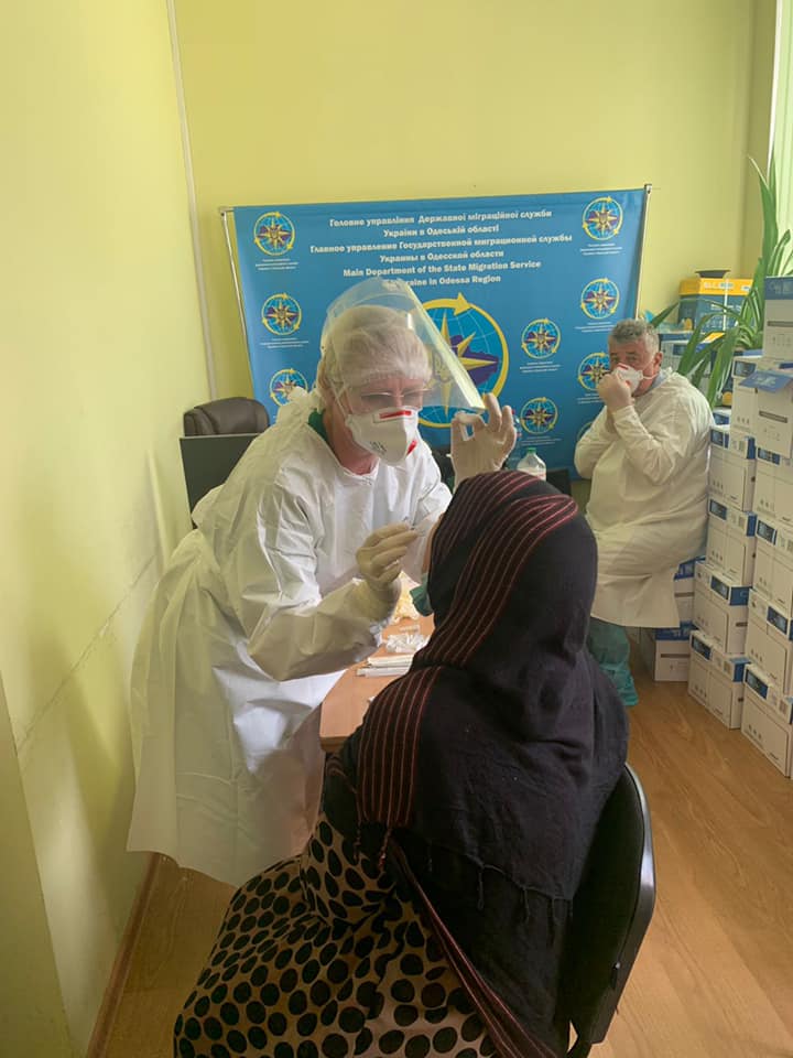 Фото – dmsu.gov.ua Спасатели доставили в Одессу 133 эвакуированных афганца. Большинство – дети