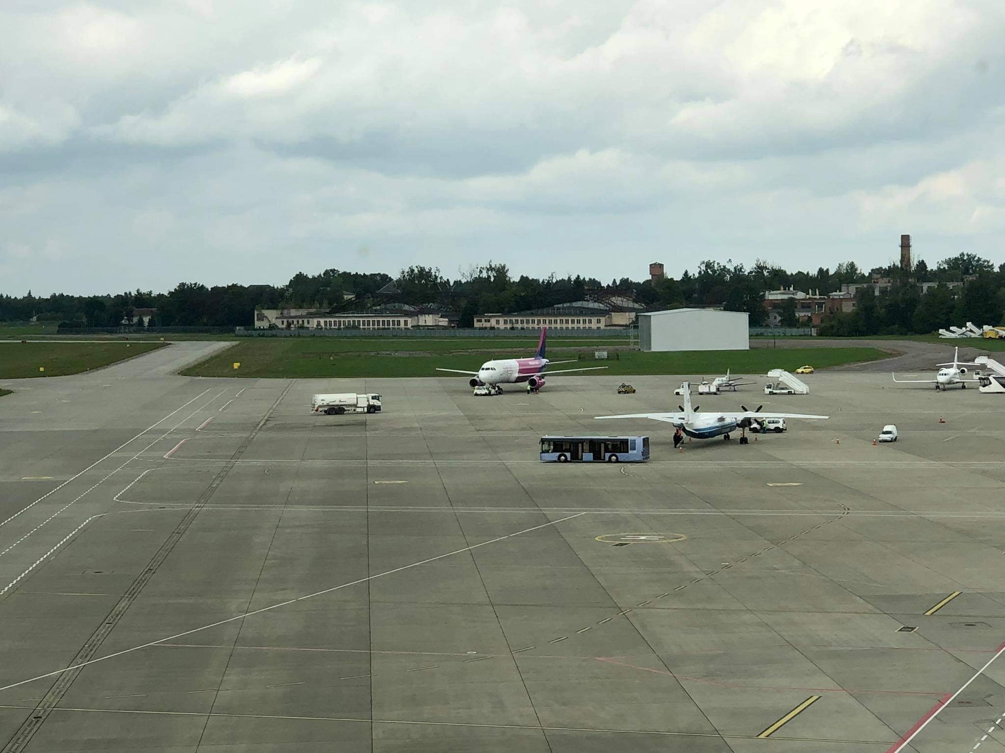 Самолет WizzAir(Фото – Игорь Сидин – Міжнародний аеропорт Львів – Facebook)