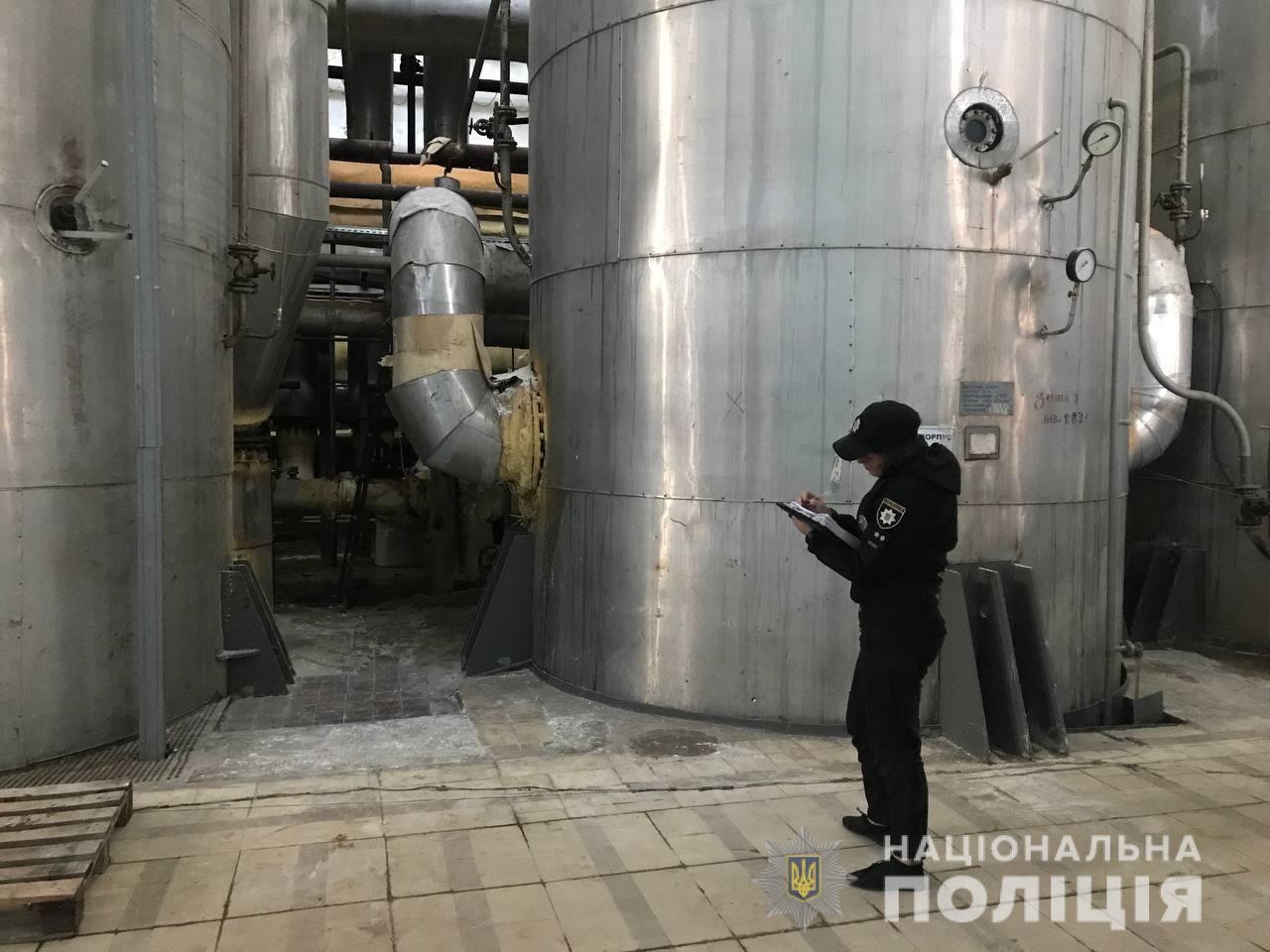 Взрыв на заводе (Фото – Нацполиция) В Киевской области произошел взрыв на заводе: пять человек увезли в больницу