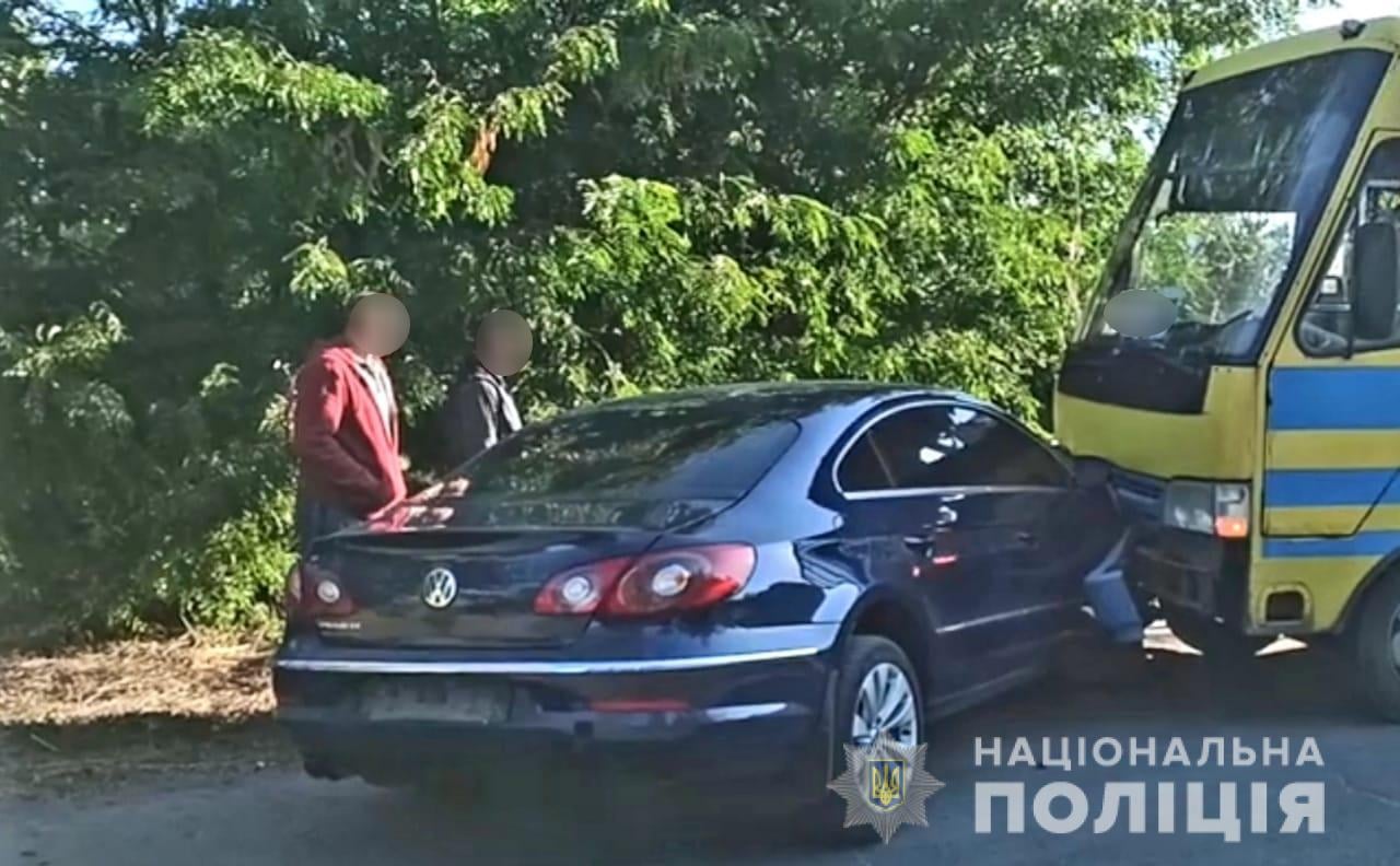 Фото: полиция Николаевской области Полиция: Мэр Вознесенска стал участником ДТП с пассажирским автобусом – фото