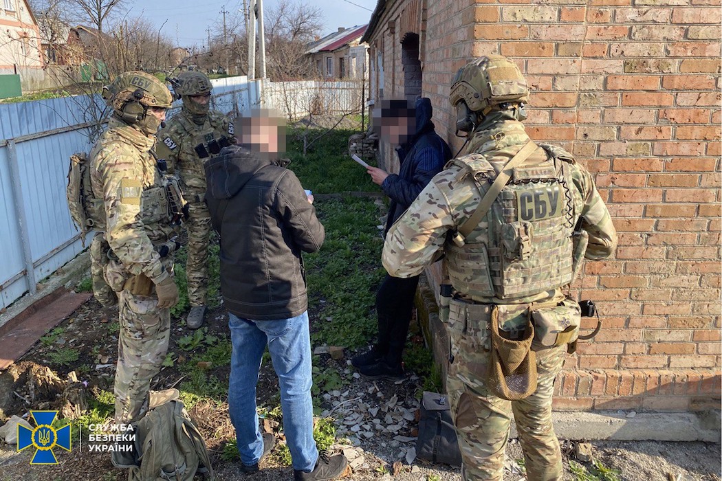 Задержание подозреваемого в апреле (Фото: СБУ) 22-летний житель Житомирской области осужден на восемь лет за работу на ФСБ России