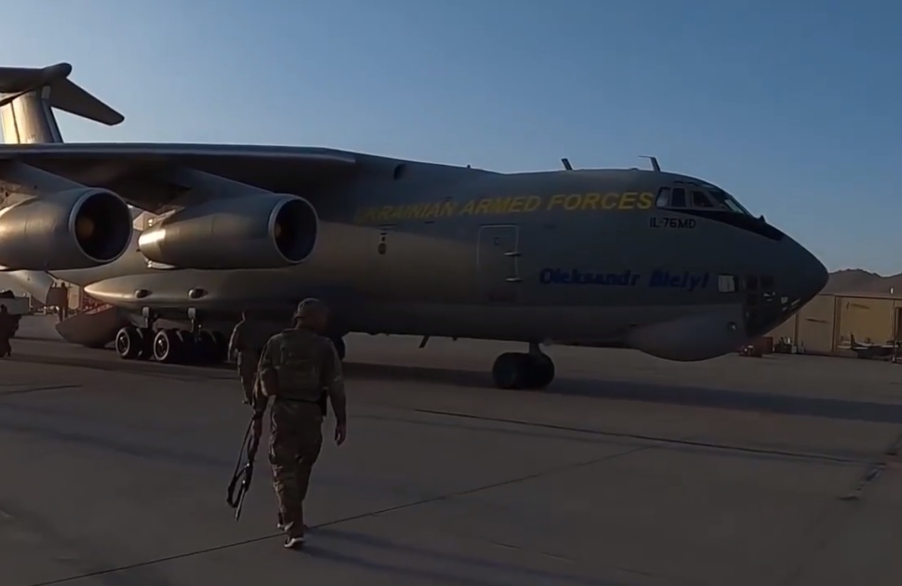 "Дізналися, що таке посадка по-афганськи" – українські пілоти про евакуацію людей із Кабула