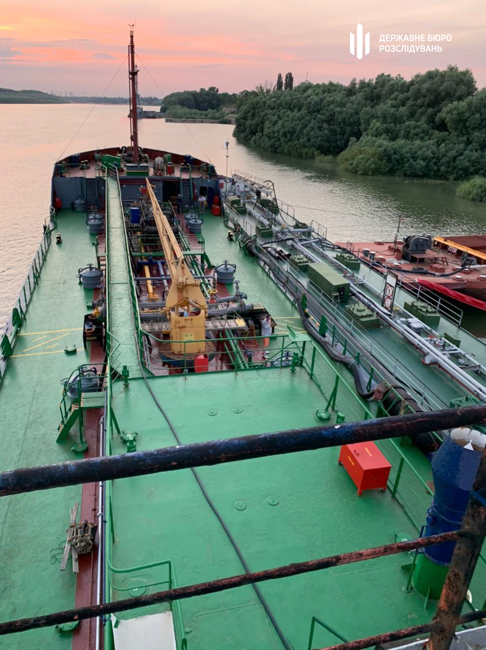 ГБР: в украинские порты массово ввозили контрабандное российское топливо: фото