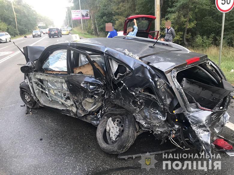 У Києві сталася ДТП за участю восьми автомобілів: фото