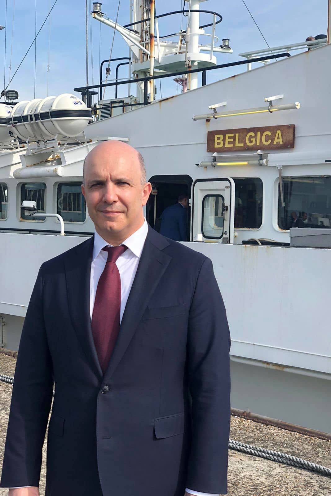 Бельгия передала Украине легендарное научно-исследовательское судно: фото