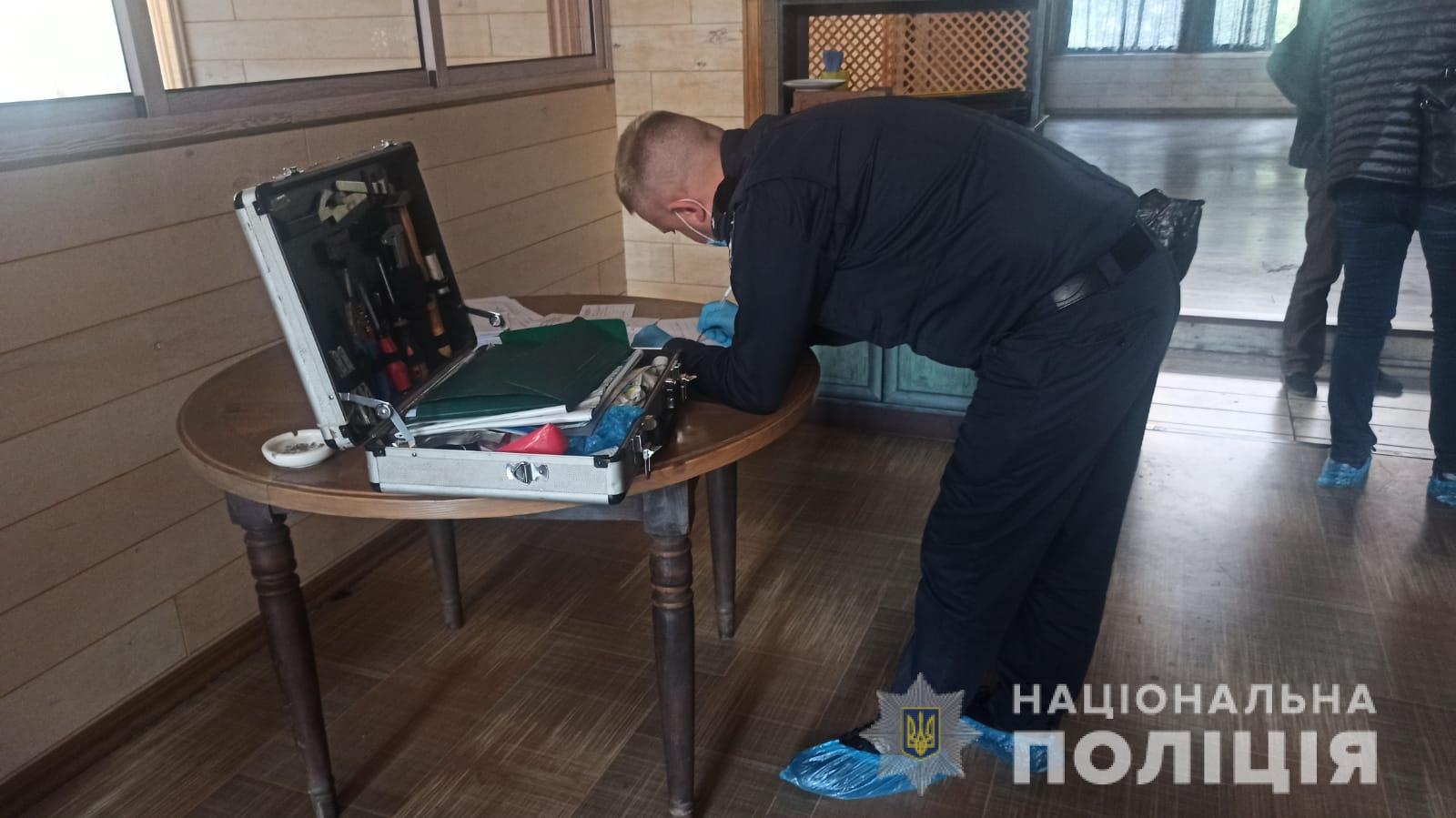Фото: hk.npu.gov.ua У кафе в центрі Харкова з помпової рушниці застрелився його власник