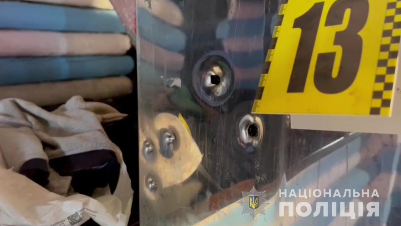 Фото: полиция В баре курортной Затоки застрелили мужчину: фото, видео