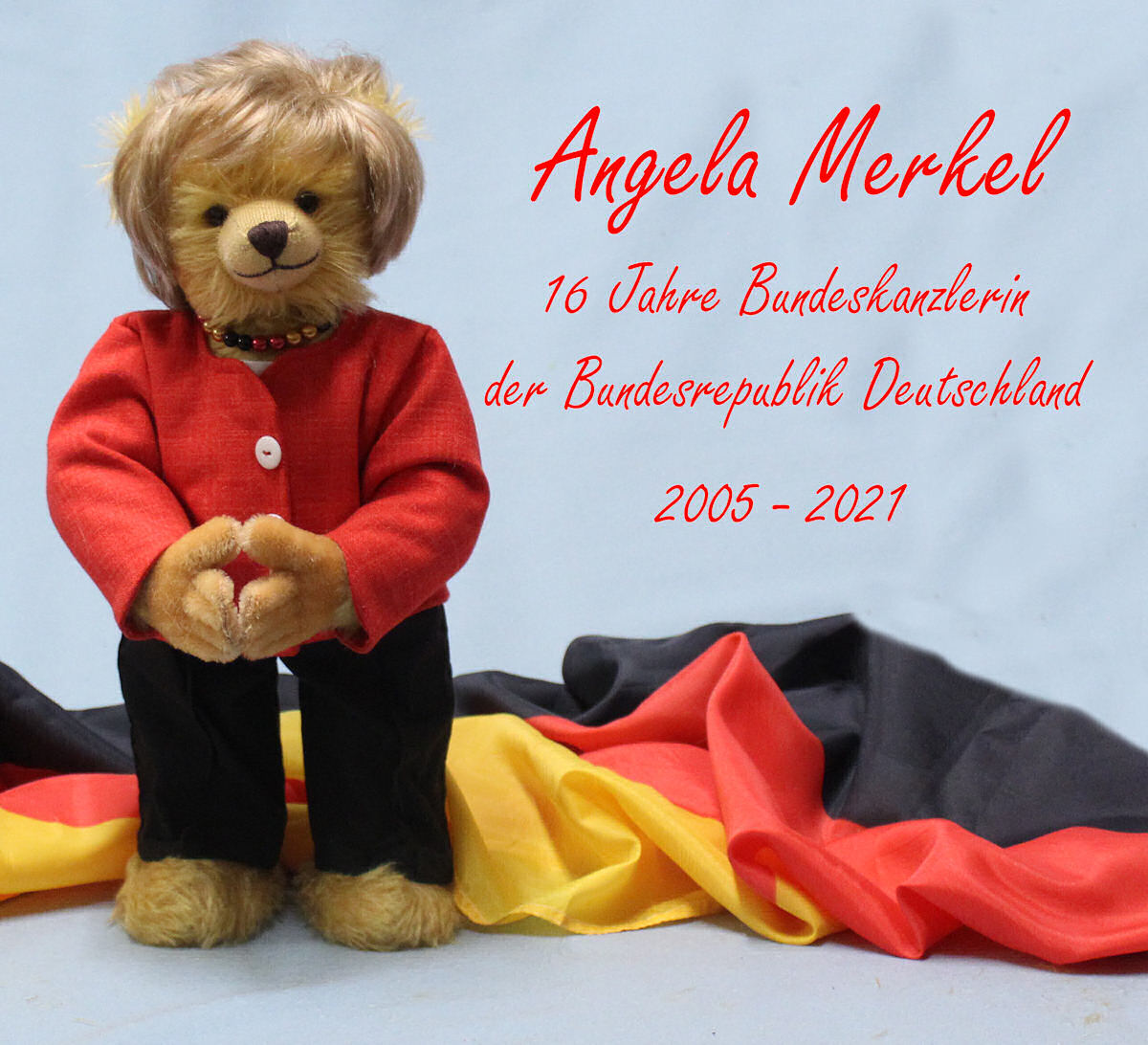 На прощание. К отставке канцлера в Германии выпустили плюшевого медведя "Меркель": фото