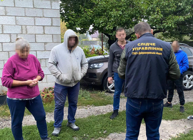 Поліція звільнила 60 осіб на Дніпропетровщині (Фото: пресслужба Нацполіції) Полиция освободила 60 человек в Днепропетровской области (Фото: пресс-служба Нацполиции)