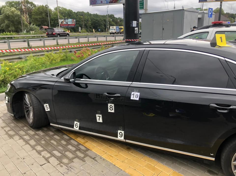 Під Києвом стріляли в першого помічника Зеленського – фото