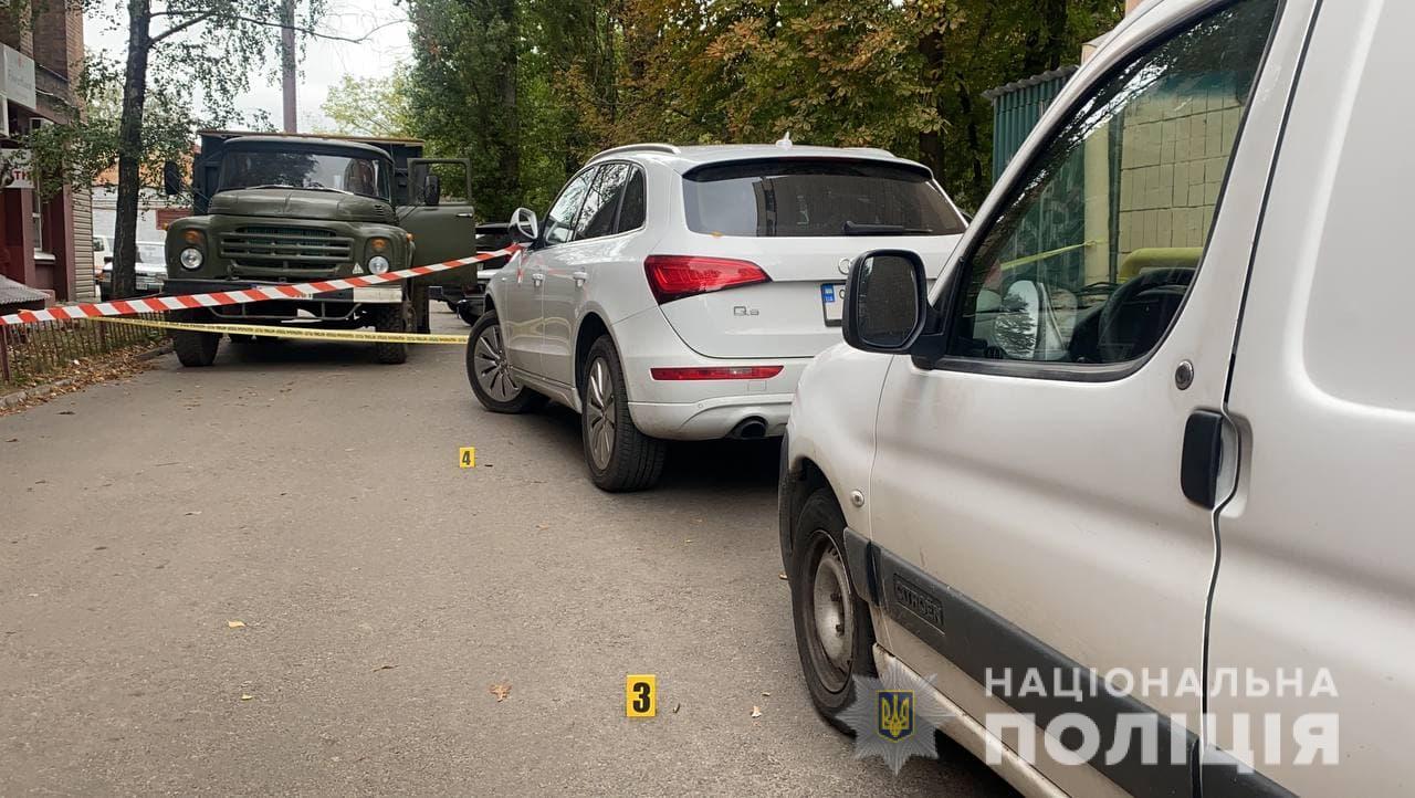 Стрілянина в центрі Черкас (фото – поліція) У центрі Черкас розстріляли з автомата бізнесмена. Він помер у лікарні – фото