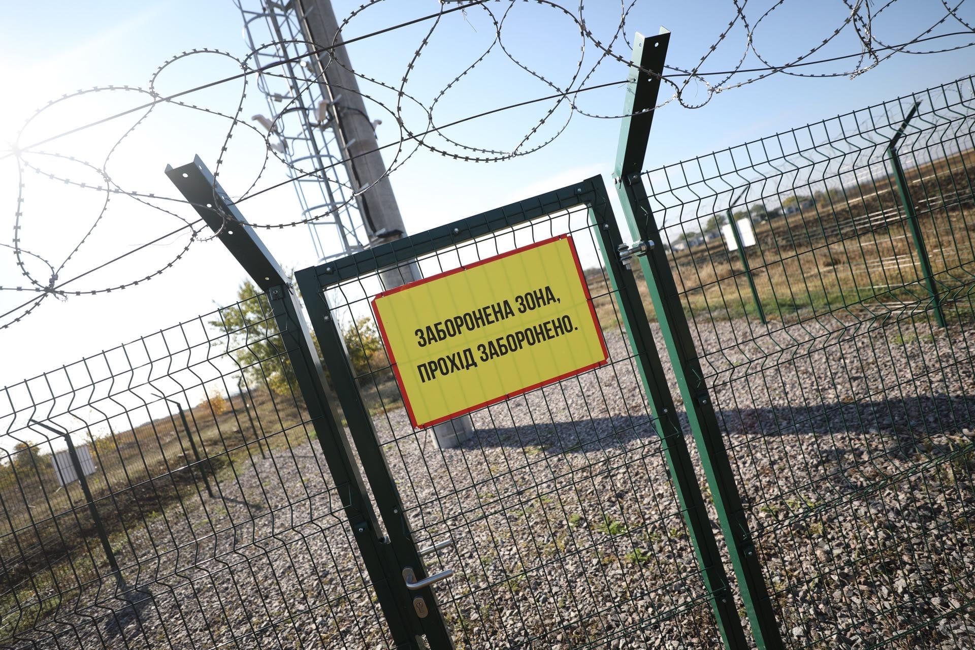 Украина должна обустроить границу с РФ и Беларусью за два года: фото готового участка