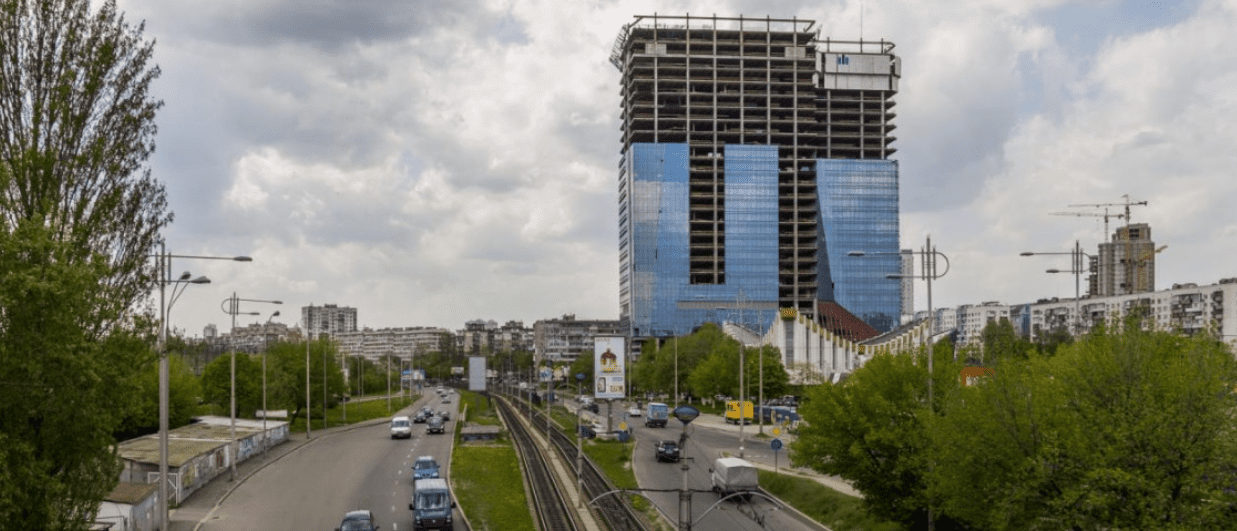 Укрексімбанк виставив на продаж столичні "мертві вежі"