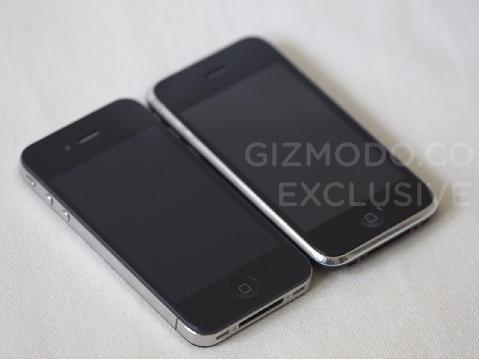 Прототип iPhone 4 рядом с iPhone 3GS. Фото – Gizmodo