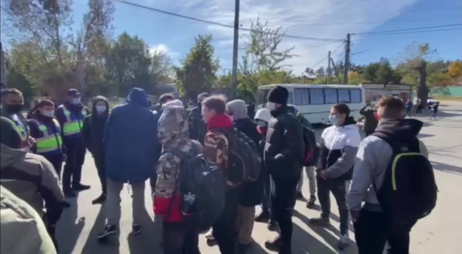 Митинги в Козине: возле дома Порошенко произошли столкновения – фото, видео