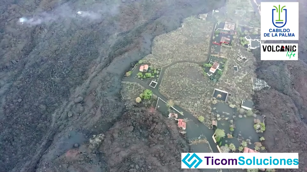В Іспанії намагаються врятувати дроном трьох собак від лави. У них буде тільки 8 хвилин