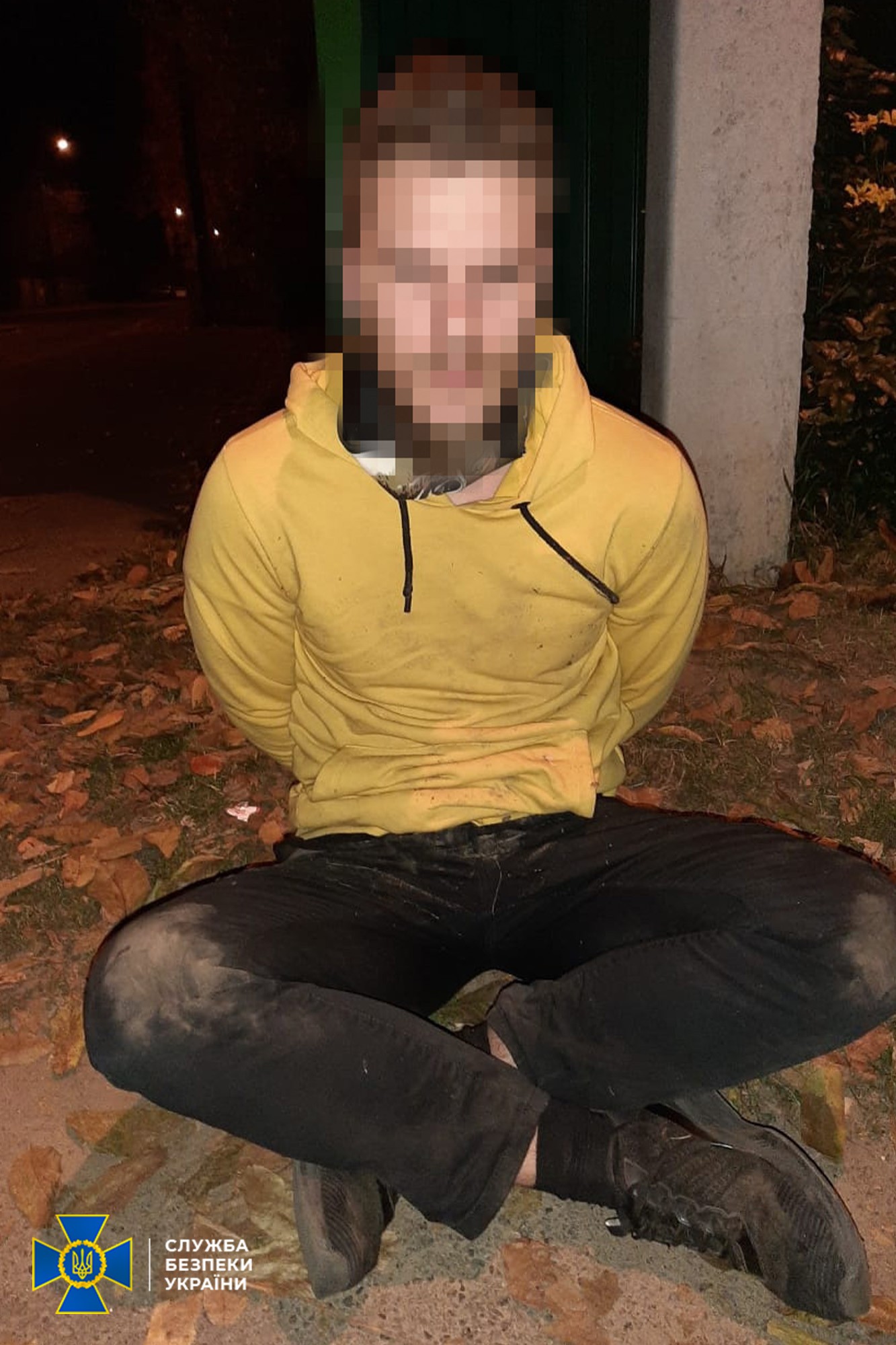 Нападника затримали (Фото – пресс-служба СБУ) У будинок заступника голови ОП Жовкви кинули "коктейль Молотова"