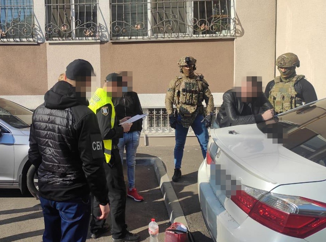 СБУ заявляет, что взяла мощную банду: ее контролировал иностранный клан "воров в законе"