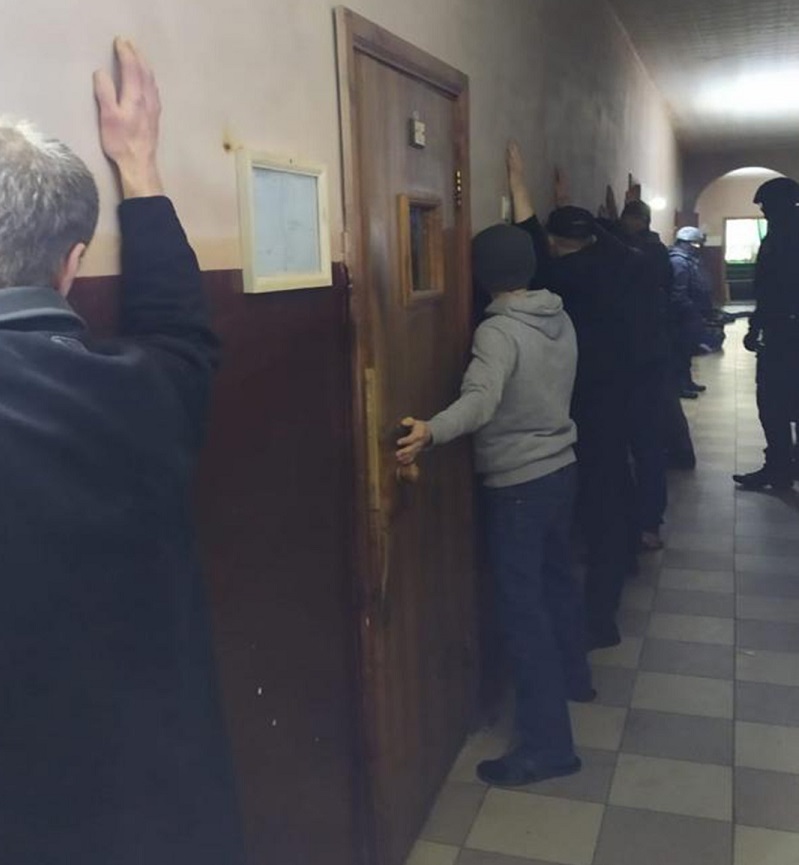 СБУ заявляет, что взяла мощную банду: ее контролировал иностранный клан "воров в законе"