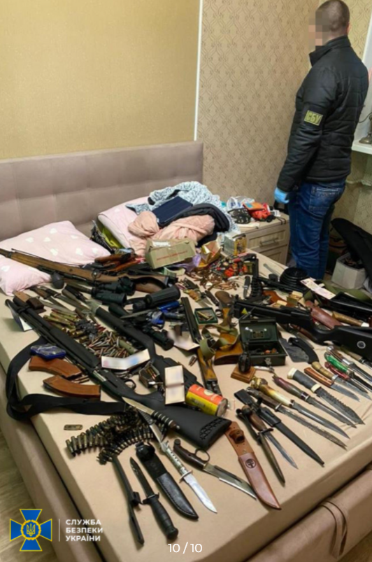 СБУ викрила патрульного, який продавав зброю (Фото: пресслужба СБУ)