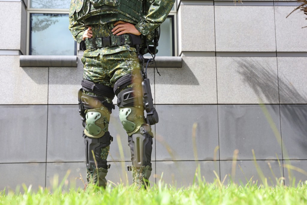 В Тайване представили армейский экзоскелет: фото