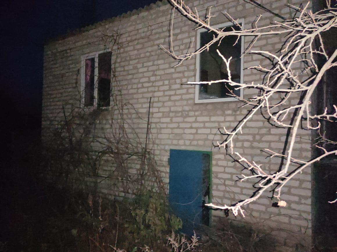 Фото: facebook.com/Shchastye.city.territorial.community Оккупанты на Донбассе обстреляли Трехизбенку, повреждены пять домов: фото