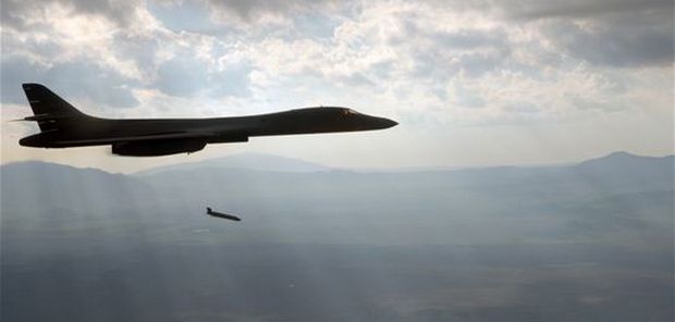 B-1B Lancer (фото – U.S. Air Force) B-1B Lancer (фото — U.S. Air Force)